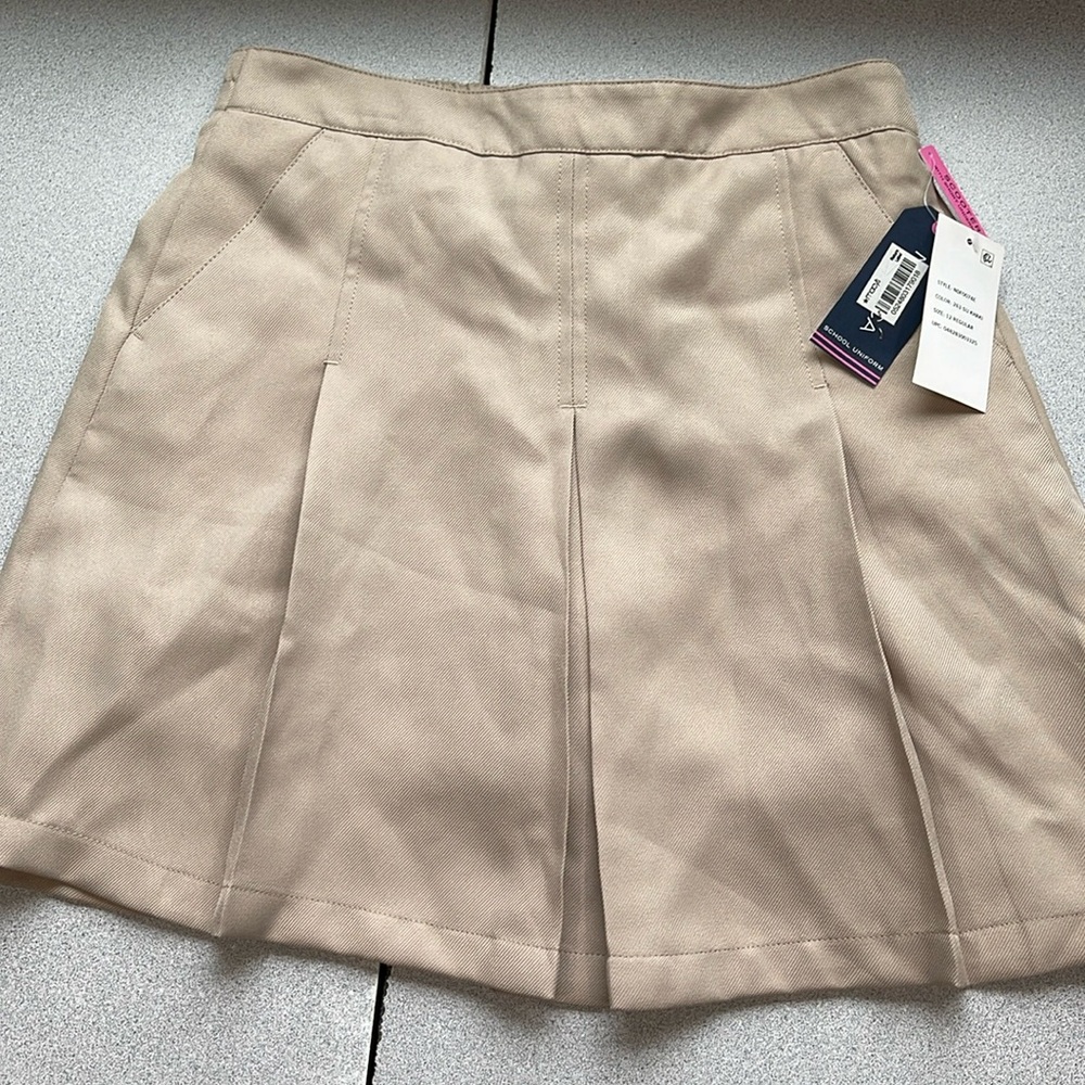 Nautica Youth Size 12 Skort New With Tags. Tan.